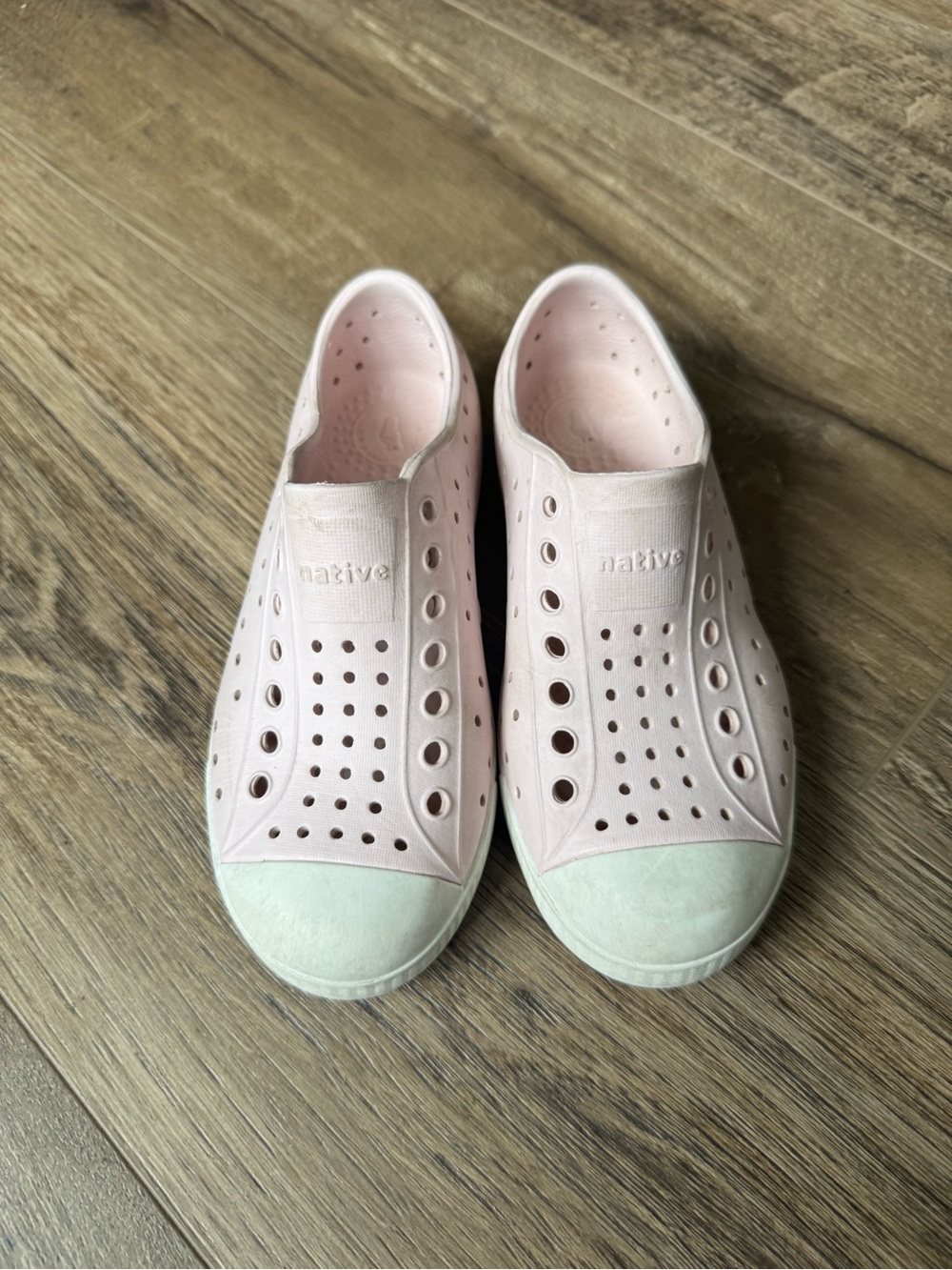 Native Kids Slip-On Shoes in Pastel Pink with Mint Toe